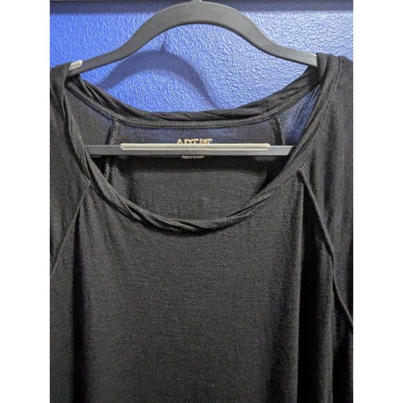 Cold Shoulder Tee - Picture 2 of 8